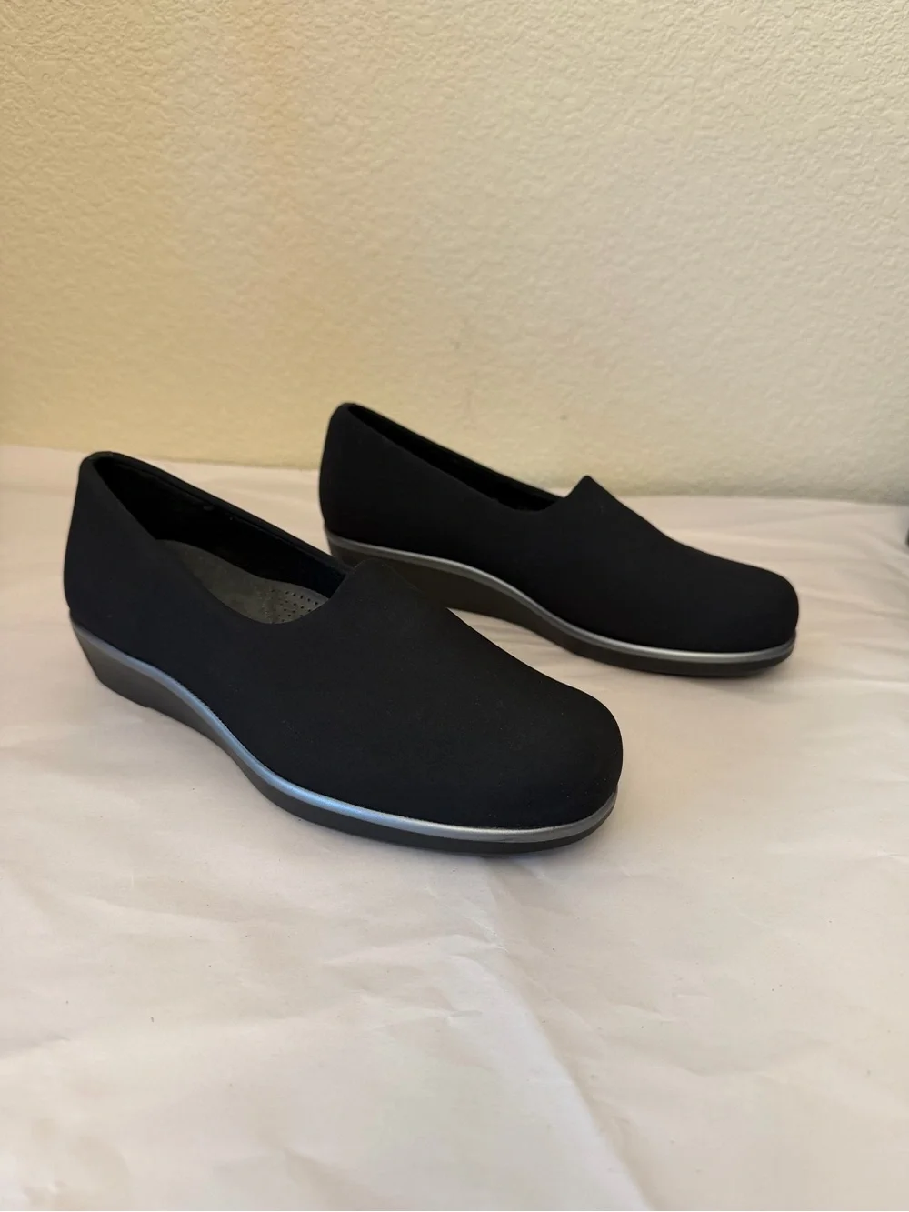 SAS Black Slip-On Wedge Loafers Sz 8W tri pad comfort